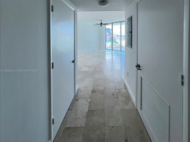 Building Photo - 350 S Miami Ave