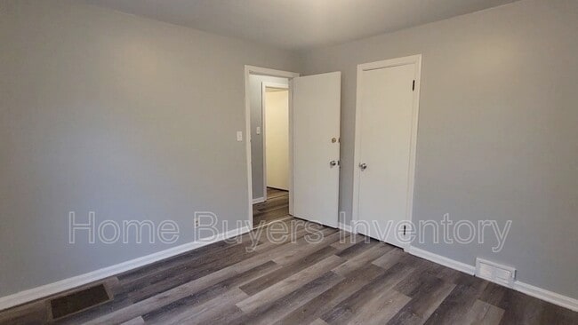 Building Photo - 236 Hilton Ave