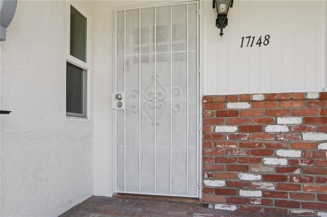 Building Photo - 17148 Stare St