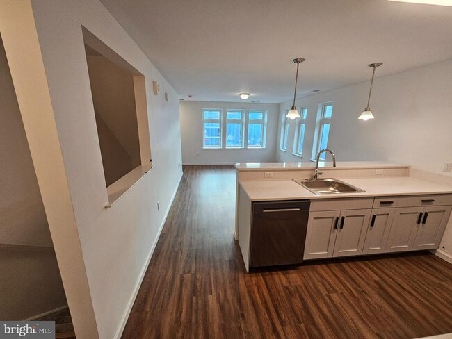 Primary Photo - 200 Hamilton Ave