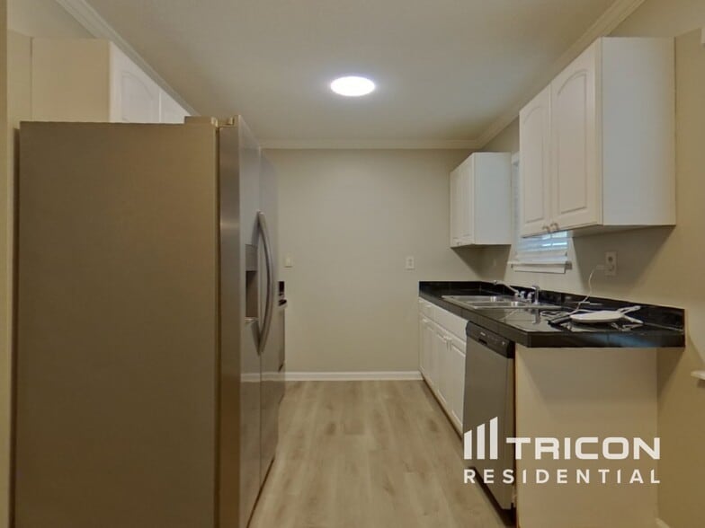 Building Photo - 5014 Monticello Dr