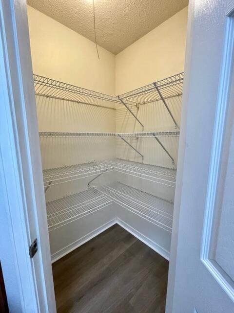 Building Photo - 1221 Northview Dr