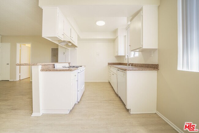 Building Photo - 456 S Harvard Blvd