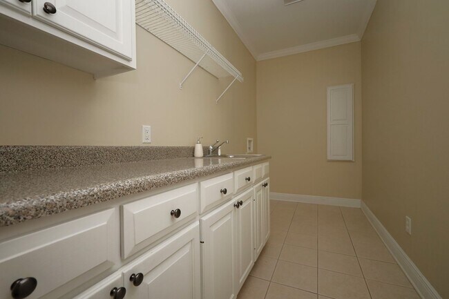 Building Photo - 3798 Bermuda Run Dr