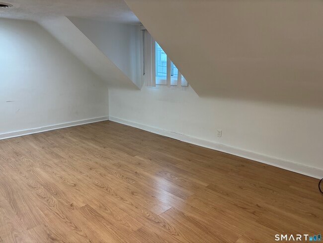 Building Photo - 14 Thill St