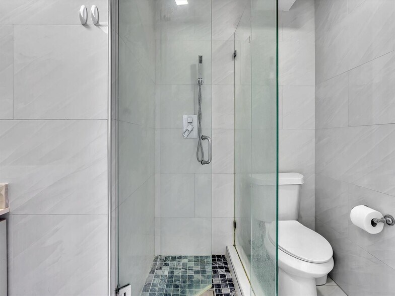 Building Photo - 3725 S Ocean Dr