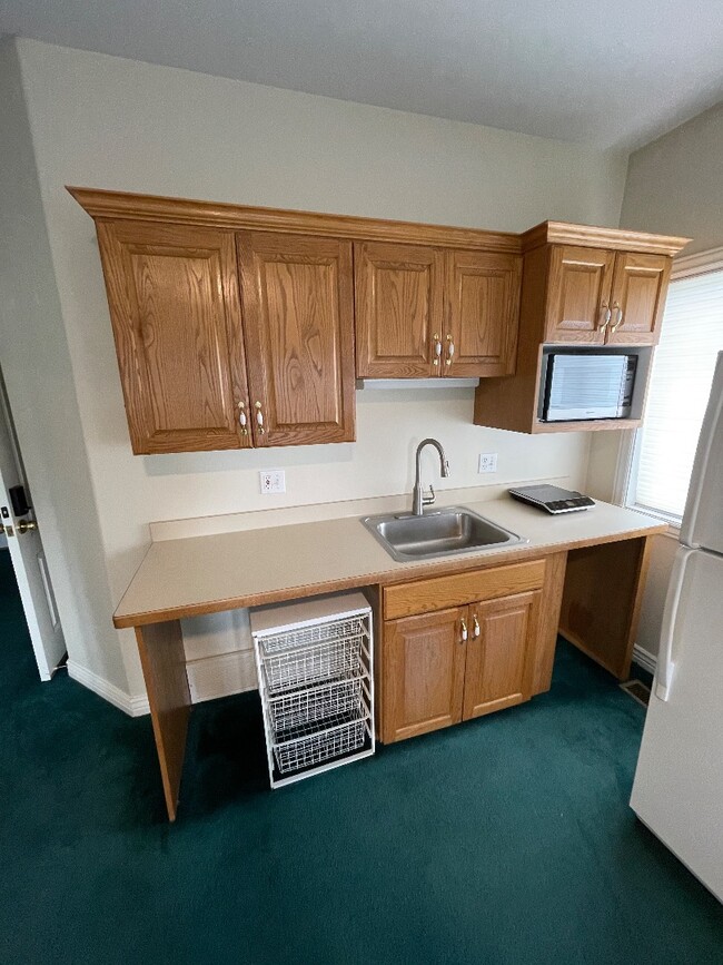 Building Photo - 350 N Fairway Dr