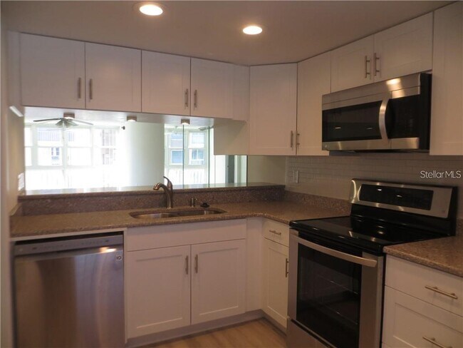 Building Photo - 121 Island Way