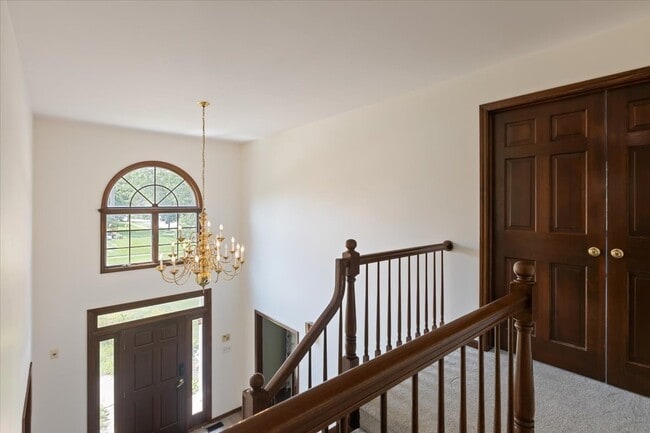 Building Photo - 1055 Knollwood Ln