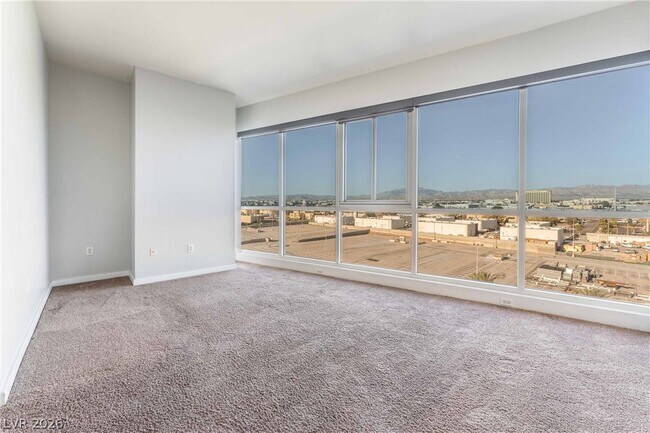 Building Photo - 4575 Dean Martin Dr