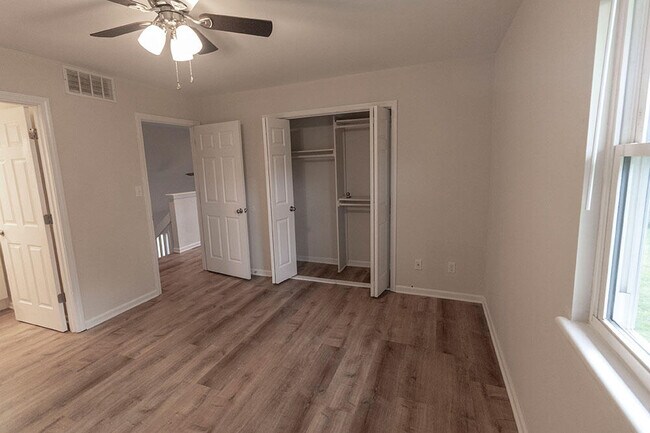 Building Photo - 1901 Mirtle Grove Ct