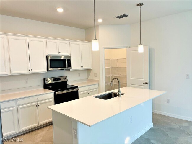 Building Photo - 2611 Scarlet Wy