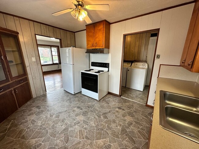 Building Photo - 2 Bed 1 Bath House in Murray