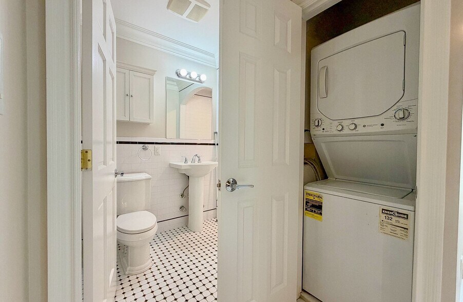 Private washer / dryer - 603 Bloomfield St