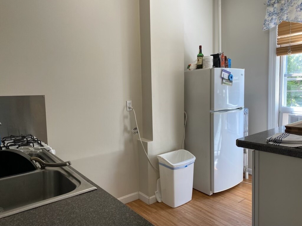 Building Photo - 17 Dartmouth Plz