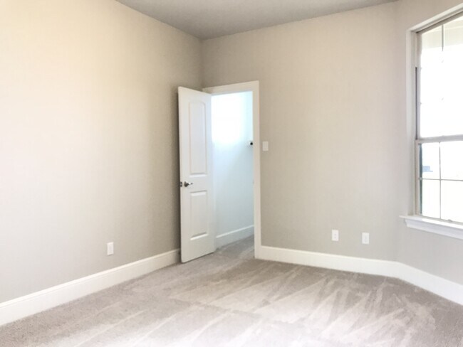 Building Photo - BEAUTIFUL HOME IN TERAVISTA