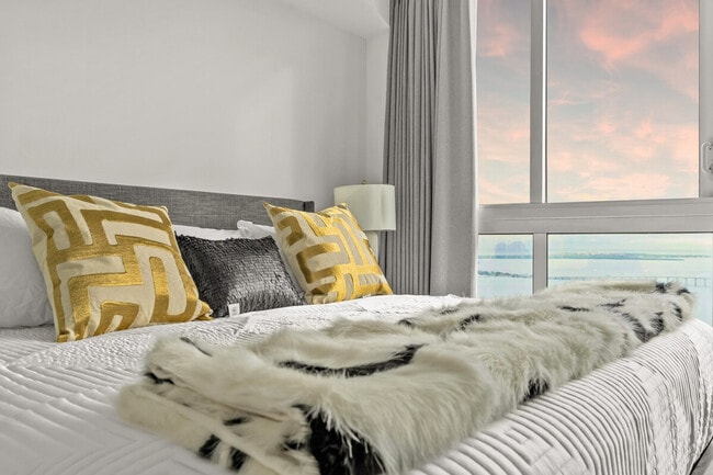 Building Photo - 631 Brickell Ave