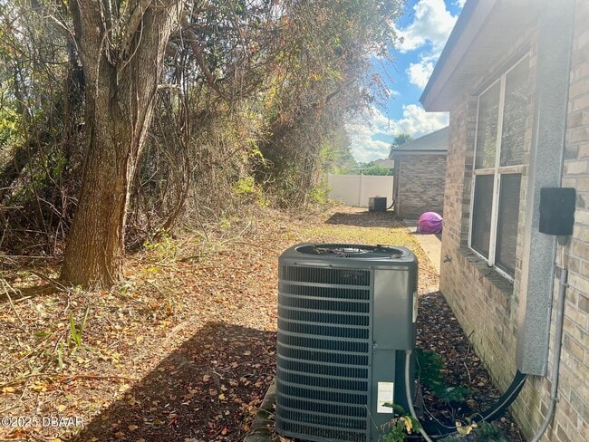 Building Photo - 11 Plainview Dr