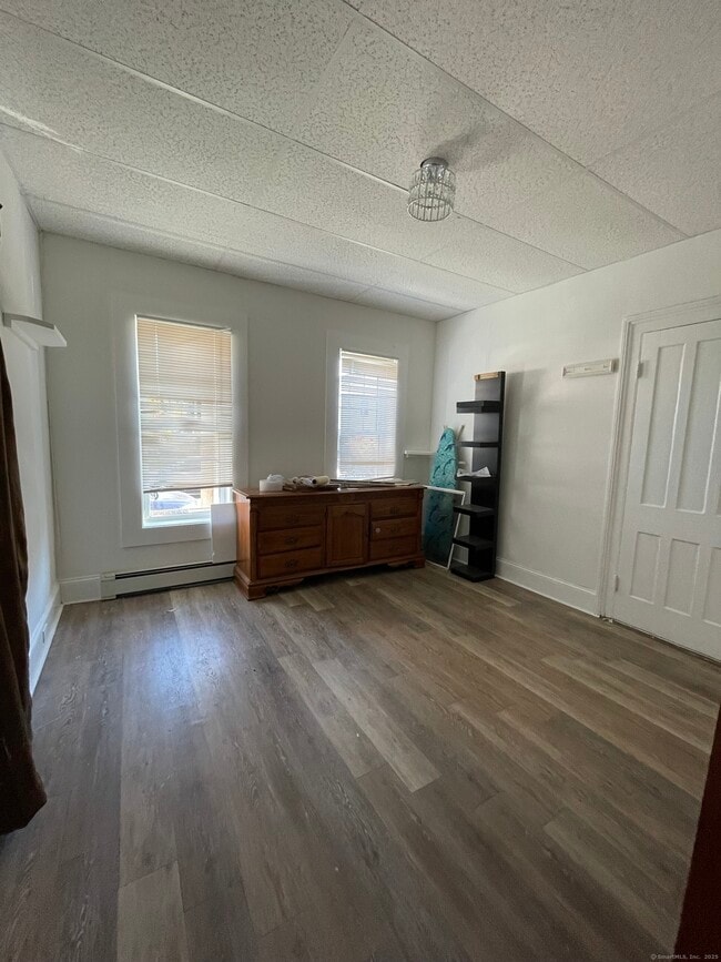 Building Photo - 687 Hallett St