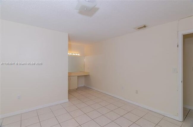 Building Photo - 3373 SW 28th Terrace