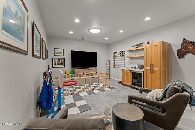 Building Photo - 2500 Lupine Ln
