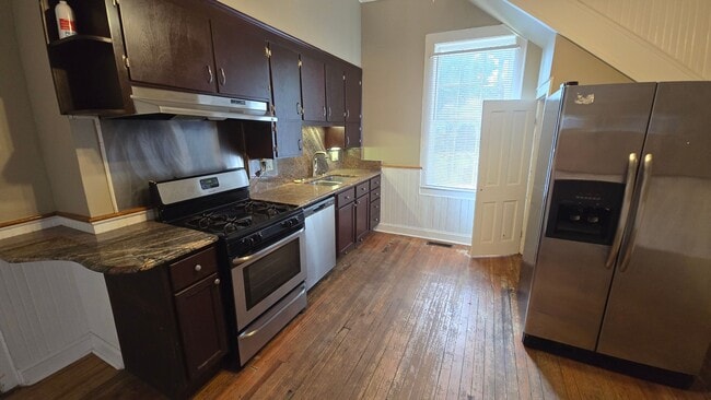 Building Photo - Short Term Lease at $1200/month- Pre-Leasing for Fall at $1900/month [Olympia]