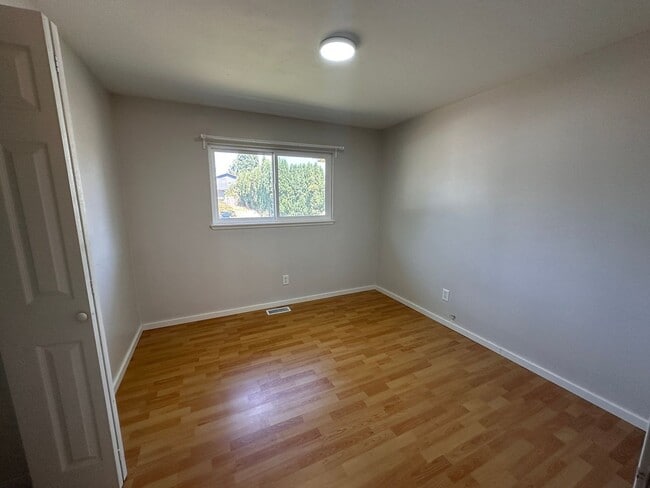 Building Photo - *Coming Soon* 3 Bedroom 2 Bath Single Fami...