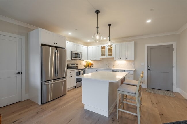 Building Photo - 815 Lafayette Rd