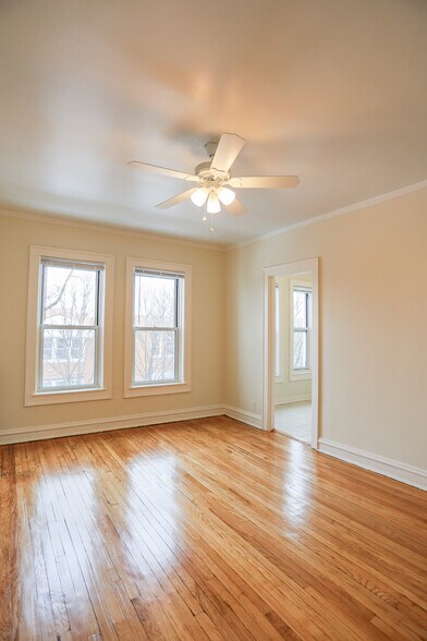 Building Photo - 5011 N Damen Ave