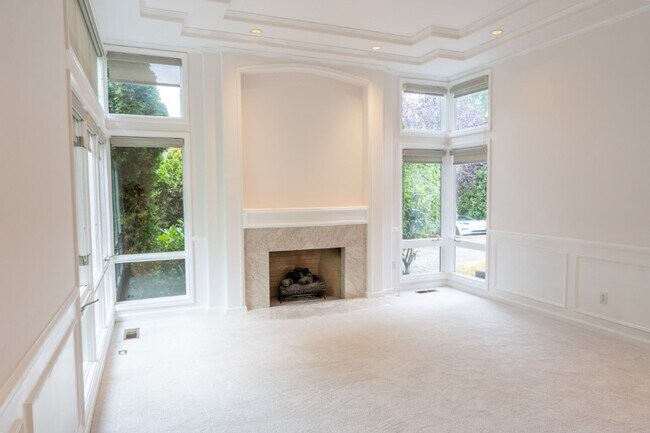 Building Photo - 4bd/3.75ba