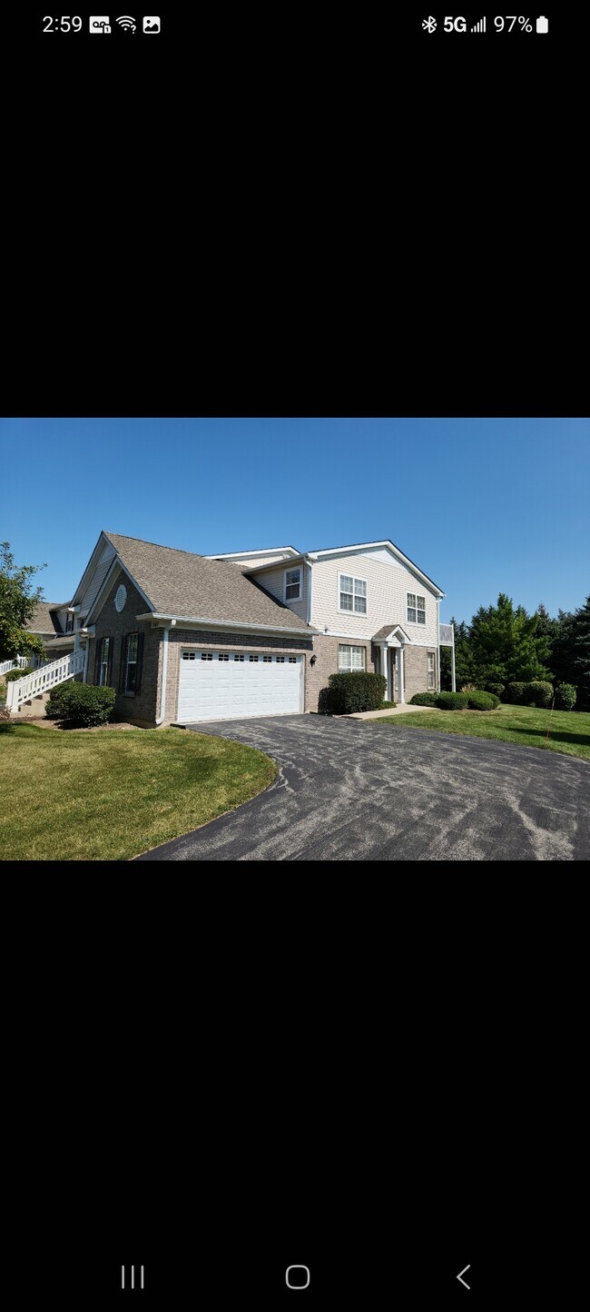 Building Photo - 1547 Millbrook Dr