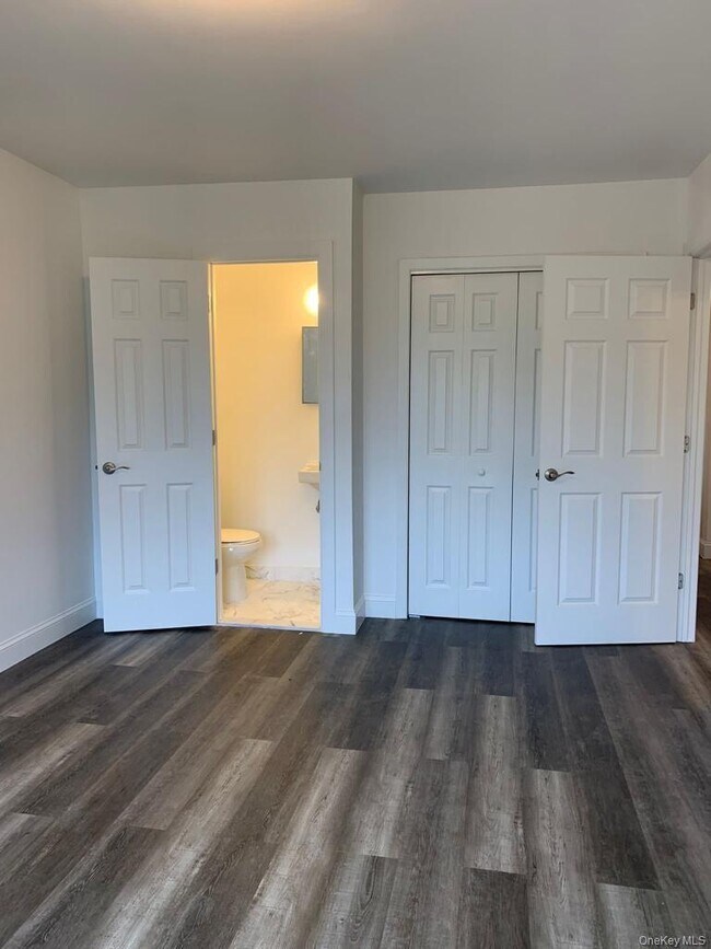 Building Photo - 4410 Baychester Ave