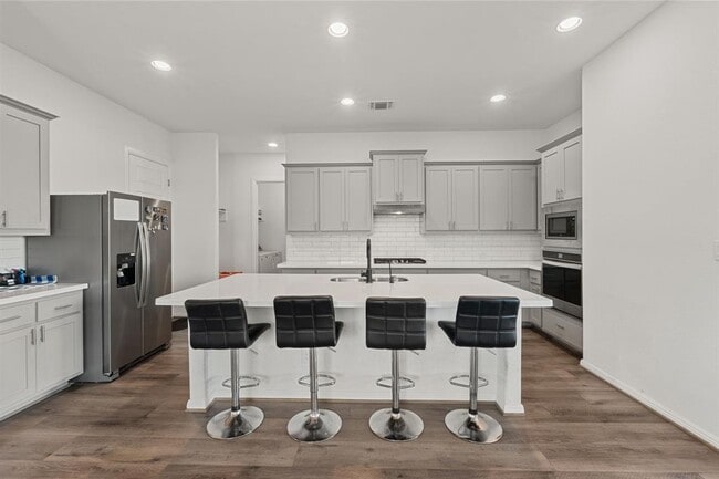 Building Photo - 6520 Verona Pl
