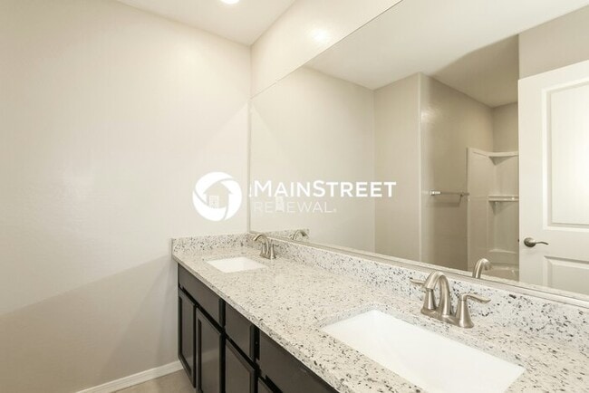 Building Photo - 4 Bedroom Pet-Friendly Home in Phoenix, AZ with Main Street Renewal