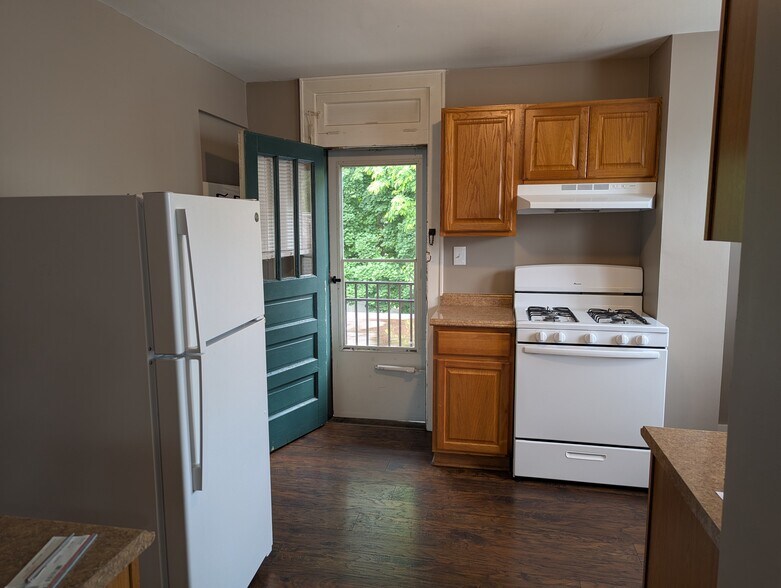 Kitchen - 401 Cornell Ave