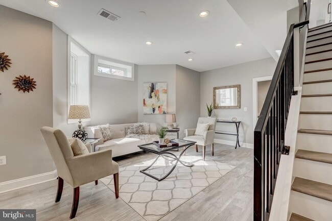 Building Photo - Stunning End-Rowhouse 4/Bedrooms, 4.5 Bath...