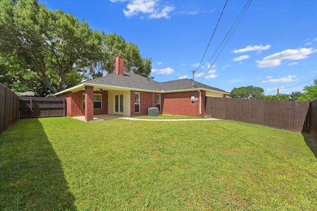 Building Photo - 322 Hillcroft Dr