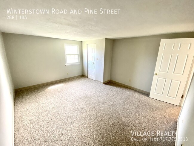 Building Photo - Large 2-Bedroom Townhome in Red Lion! Pati...