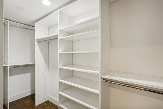 Building Photo - 1471 Beacon St