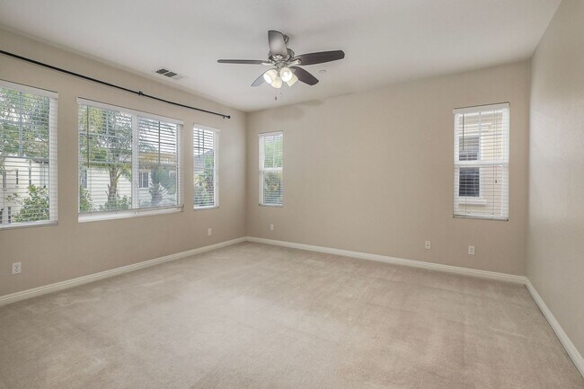 Building Photo - Charming Lake Rancho Viejo Home – Beautifu...