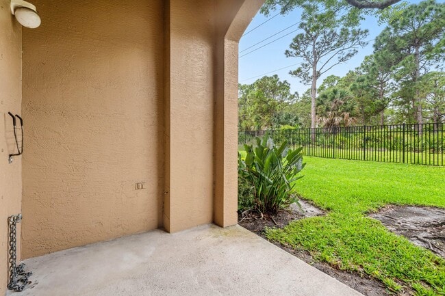 Building Photo - 4891 Bonsai Cir