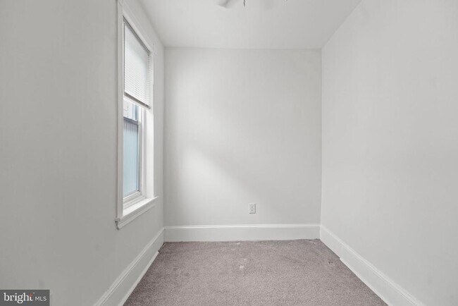 Building Photo - 5527 Catharine St