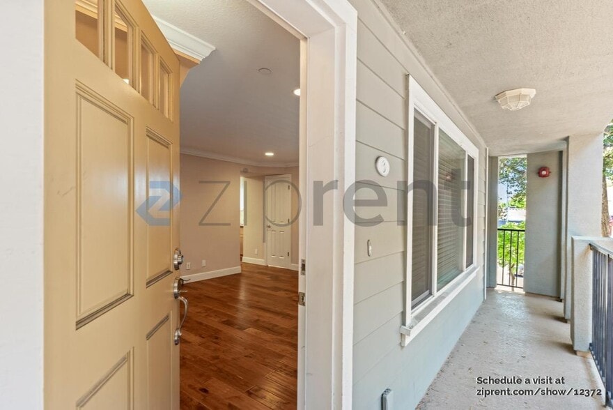 Building Photo - Unit 3