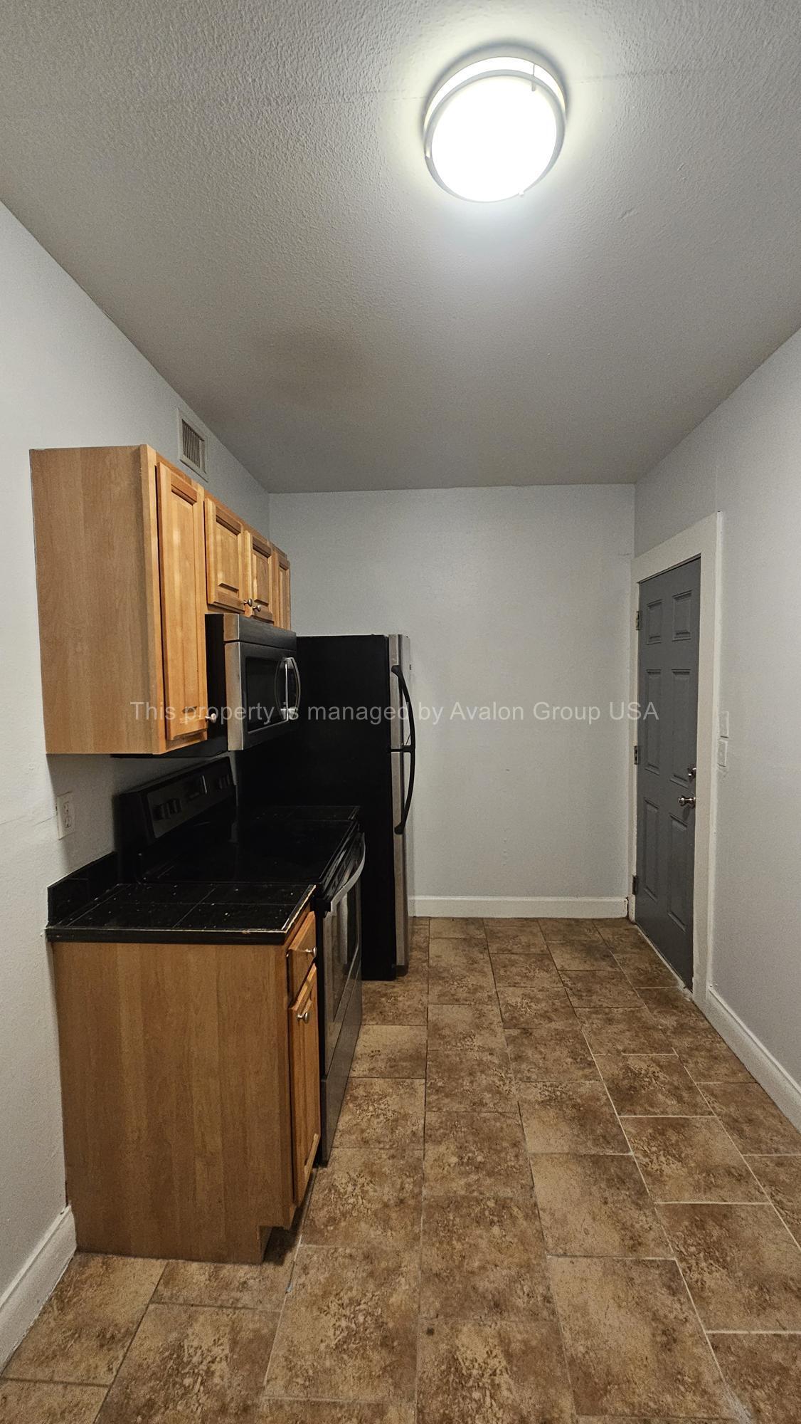 Building Photo - 2653 College St