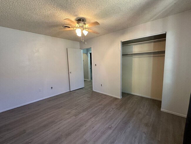 Building Photo - 3 Bedroom 2 Bathroom Duplex available to rent in Farmington