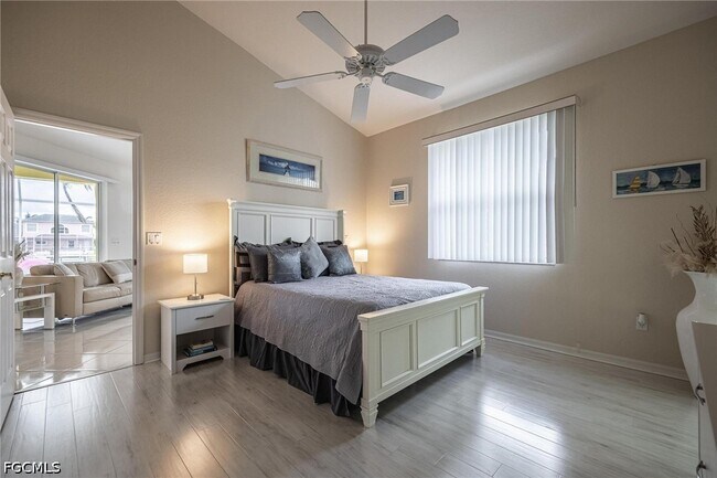 Building Photo - 4412 SW 26th Ave