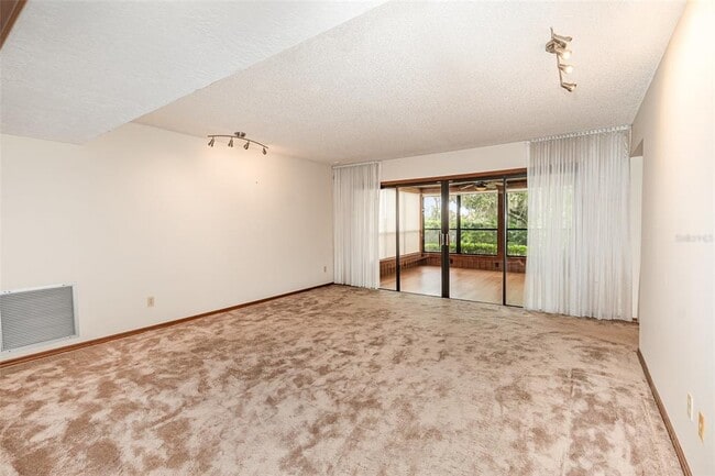 Building Photo - 2020 Venetian Way