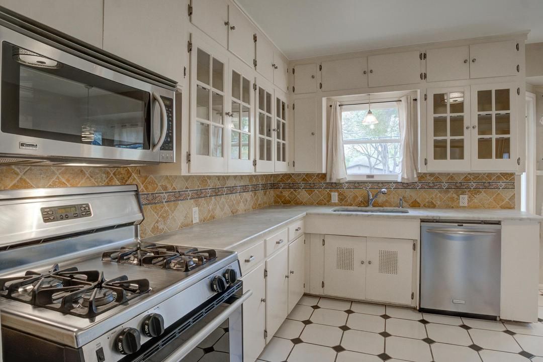 Building Photo - 426 Garraty