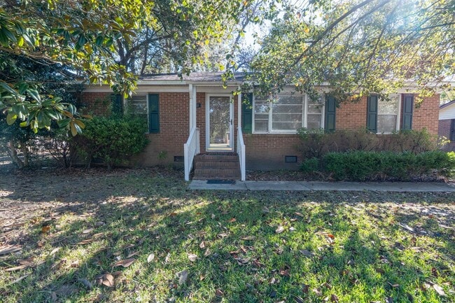 Building Photo - Cozy Living in Goose Creek!