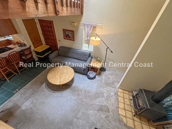 Building Photo - AVAILABLE AUGUST - Charming Cottage in Los...